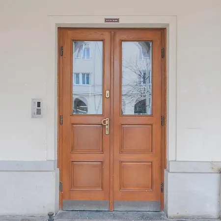 Nowy Swiat 41a By Nyx Daire Varşova